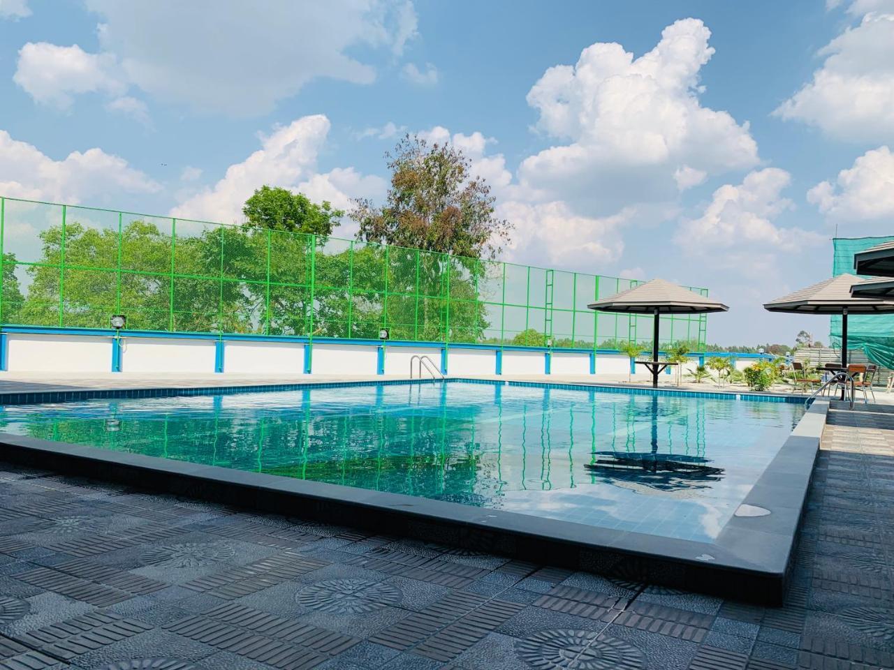 โรงแรมมาลินี Surin Exterior photo