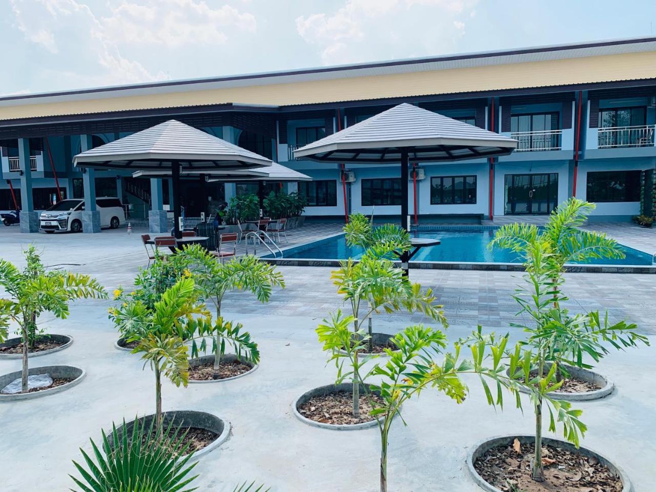 โรงแรมมาลินี Surin Exterior photo